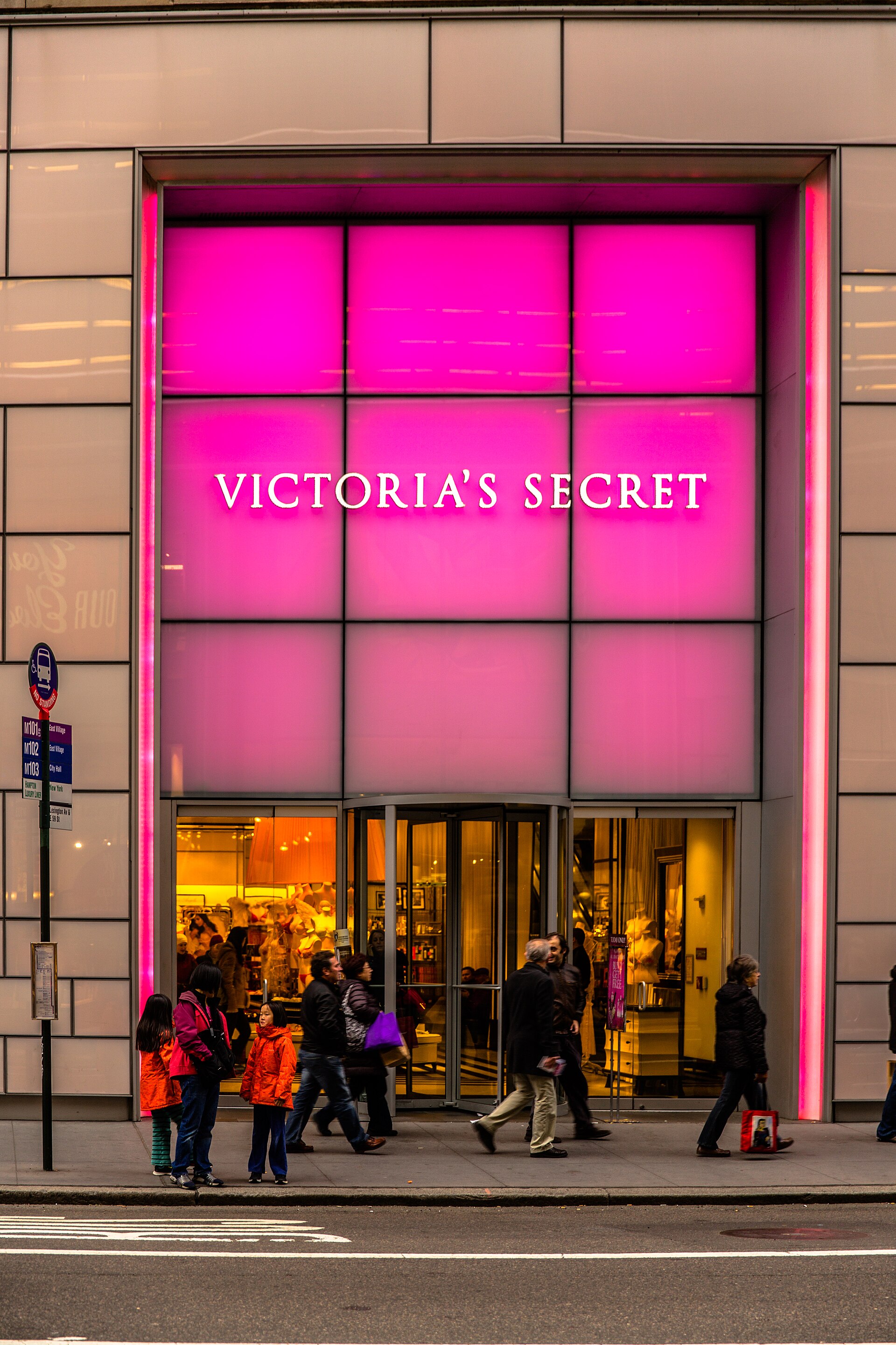 Imagem de referência de Victoria's Secret, descrito nos dados abertos como marca norte-americana de lingerie e produtos de beleza