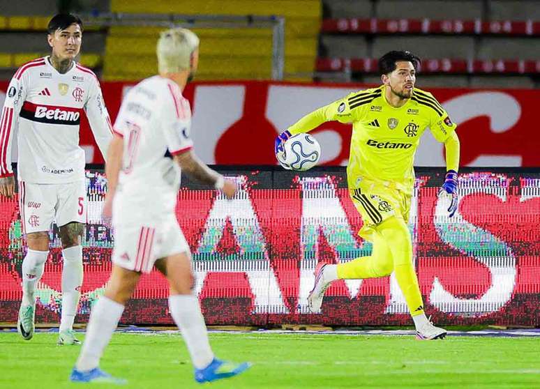 Ayrton Lucas diz que a raça do Flamengo determinou a vitória em Quito