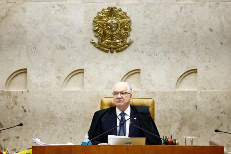 Fachin foi alertado para risco de suspensão, mas mantém sessão aberta de investigação contra Moraes