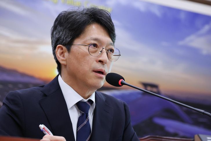 Hong Jee-sun, nominee for land, infrastructure and transport minister, speaks during a confirmation hearing at the National Assembly in Seoul, Wednesday. Yonhap