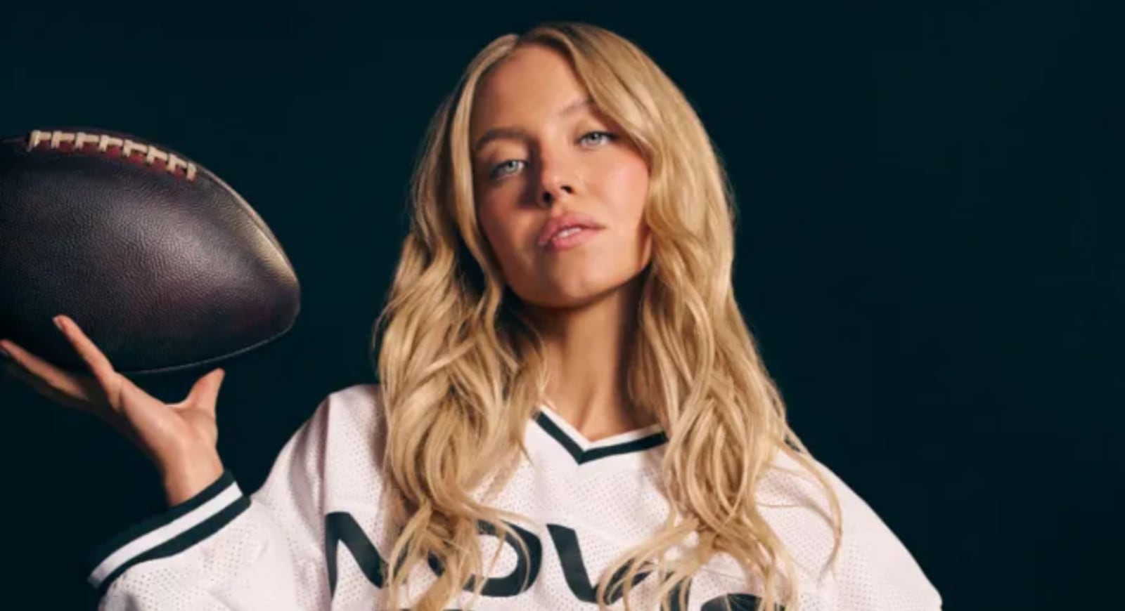 Sydney Sweeney faz campanha ousada e recebe críticas de atletas Divulgação