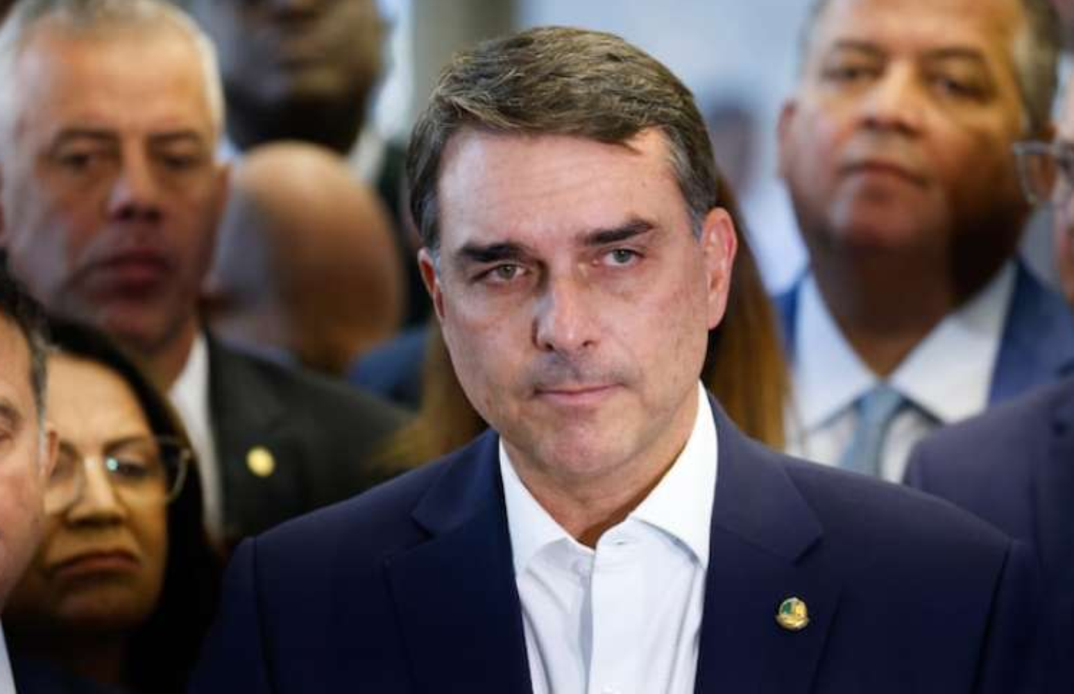 Flávio Bolsonaro teria viajado em mesmo avião que Moraes, em datas diferentes