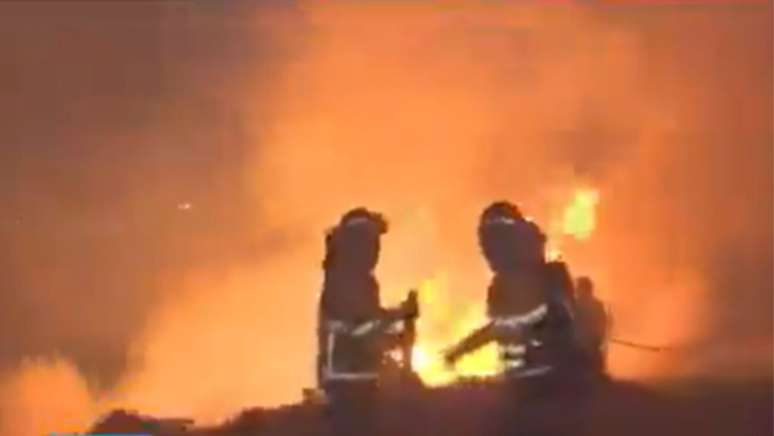 Incêndio florestal atinge capital do Equador e consome 200 hectares; veja vídeo