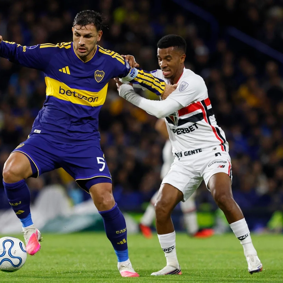 Sem Calleri, São Paulo tenta reverter desvantagem diante do Boca Juniors