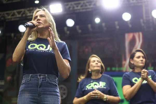 Michelle Bolsonaro defende “Senado forte” diante de crise no STF - destaque galeria