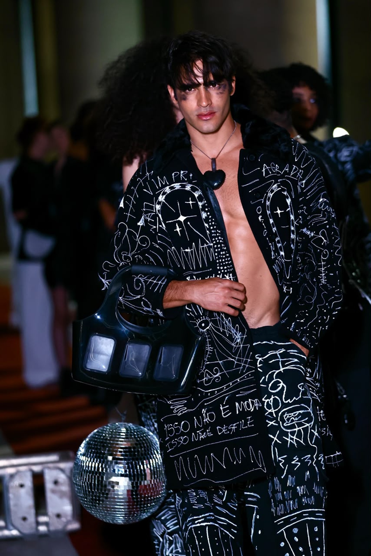 Raica Oliveira desfila no Metrópoles Catwalk nesta terça-feira (15/9)