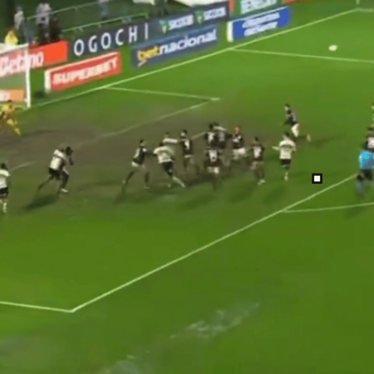 Em jogo eletrizante, Coritiba e Athletico-PR empatam pelo Brasileirão