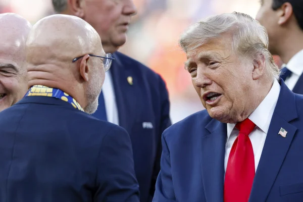 Técnico da Espanha revela o que conversou com Trump após título da Copa