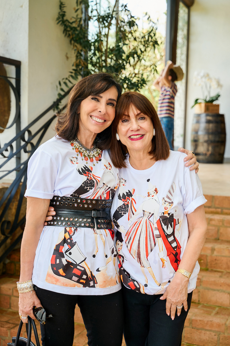 Uma homenagem surpresa de amigas a Cleucy Estevão, aniversariante do dia