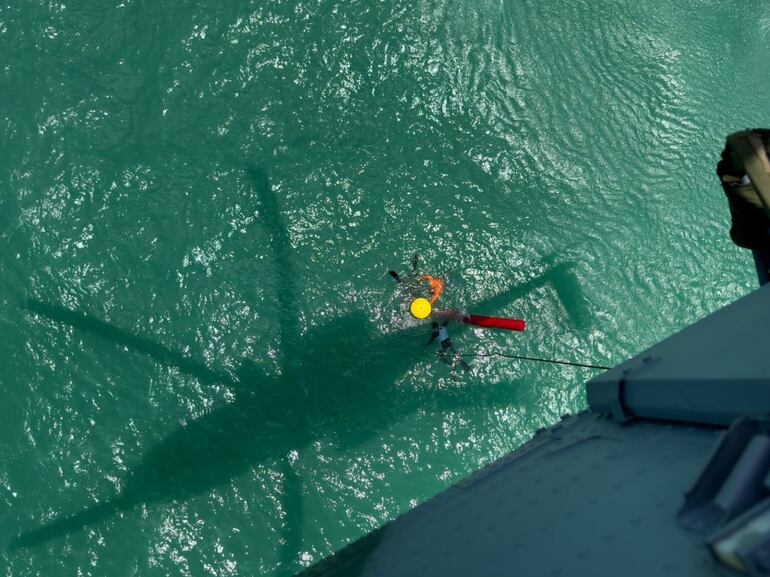 Esquadrão Falcão e PARA-SAR da FAB treinam resgate da carga útil durante operação