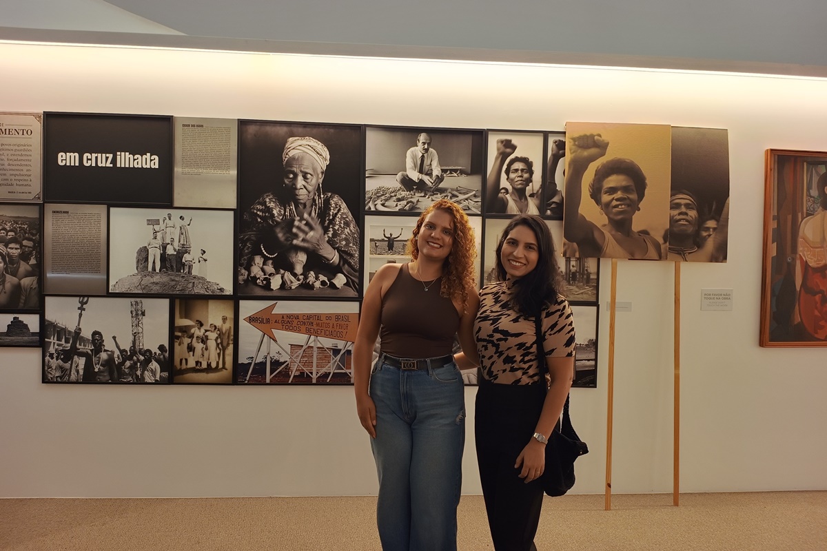 Alunos do EJA de Planaltina visitam a exposição Utopias em Construção