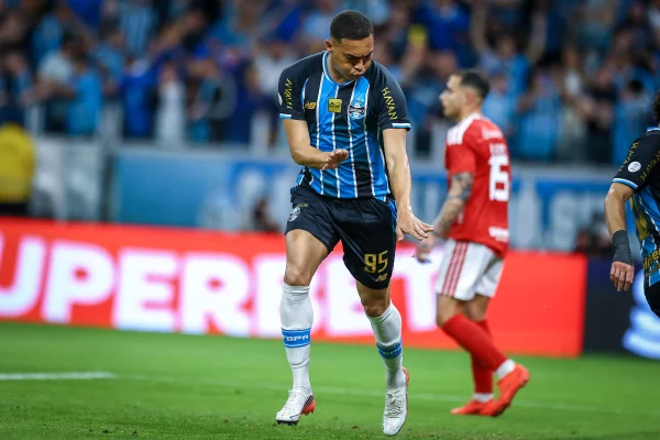 Semifinalistas, Atlético-MG e Grêmio decidiram Copa do Brasil há 10 anos - destaque galeria