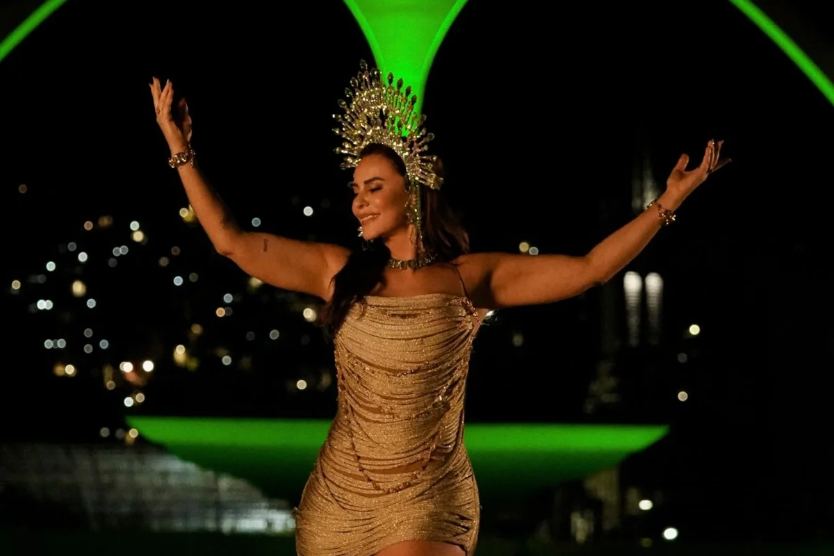 Imagem colorida de Paolla Oliveira, agora Rainha de Bateria da Imperatriz Leopoldinense - Metrópoles