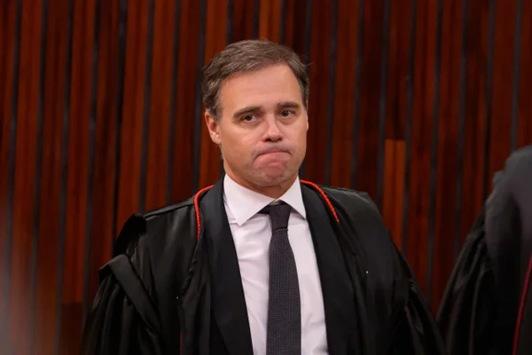 Deputado alvo da PF por ordem de Dino é próximo a André Mendonça - destaque galeria