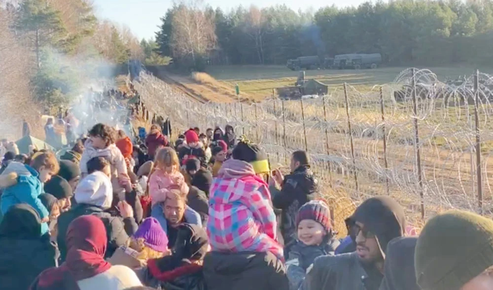 O chefe da ONU para refugiados alerta de que os deslocamentos estão superando as soluções, enquanto os novos combates no Iêmen impulsionam uma nova fuga em massa