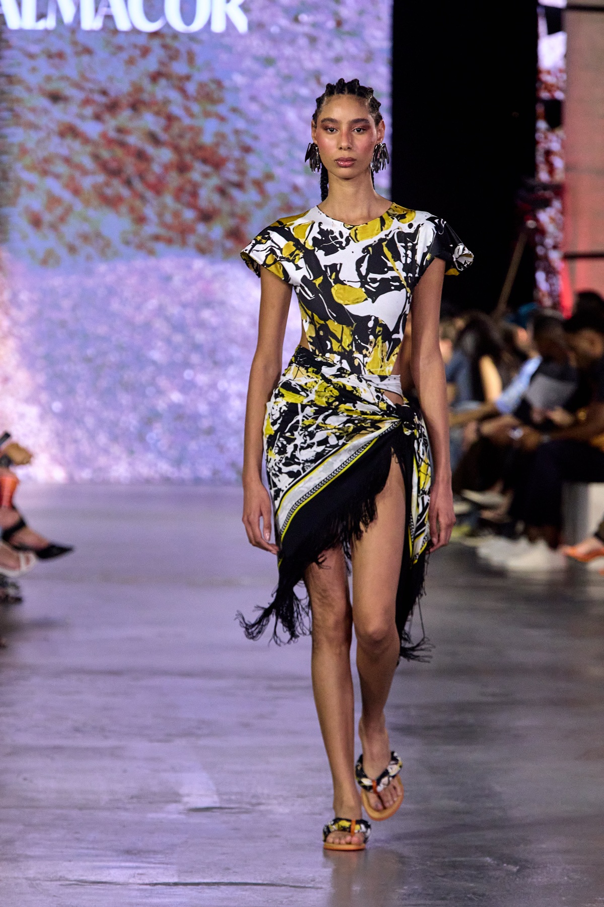 Franjas e movimento são tendência nos desfiles do Metrópoles Catwalk