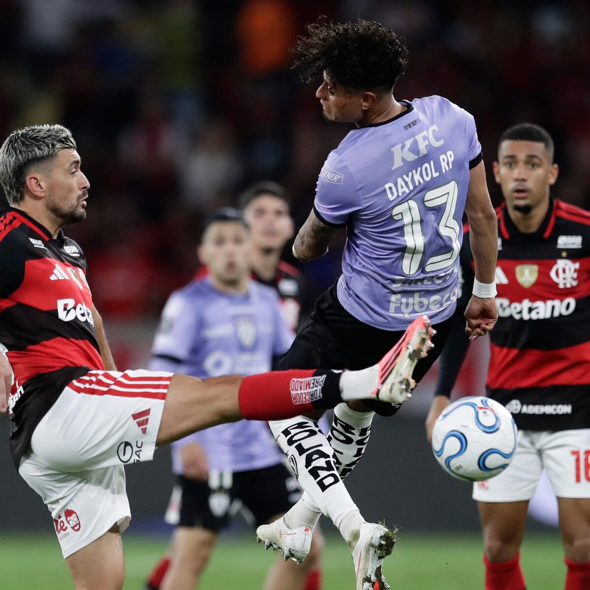 Flamengo busca empate com falha bizarra do goleiro do del Valle e vai à semifinal da Libertadores