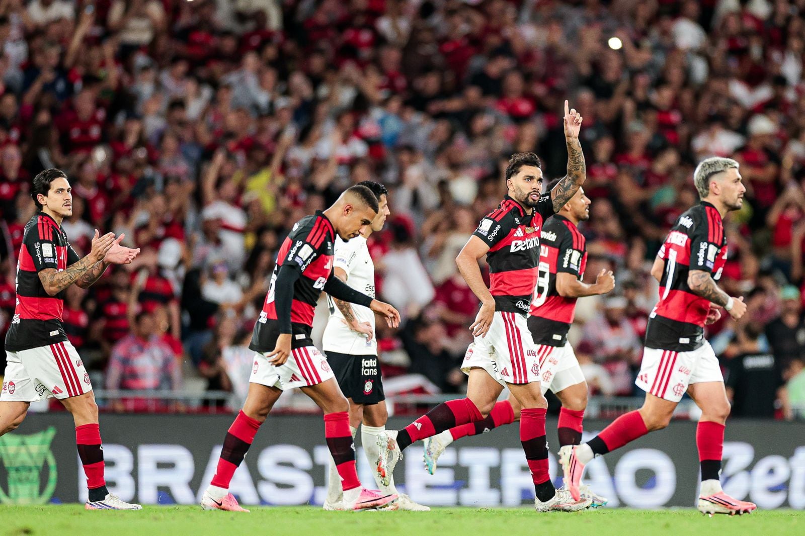 O Flamengo tem o melhor elenco do futebol brasileiro. Contra os reservas do Corinthians foi um previsível massacre Gilvan de Souza/Flamengo