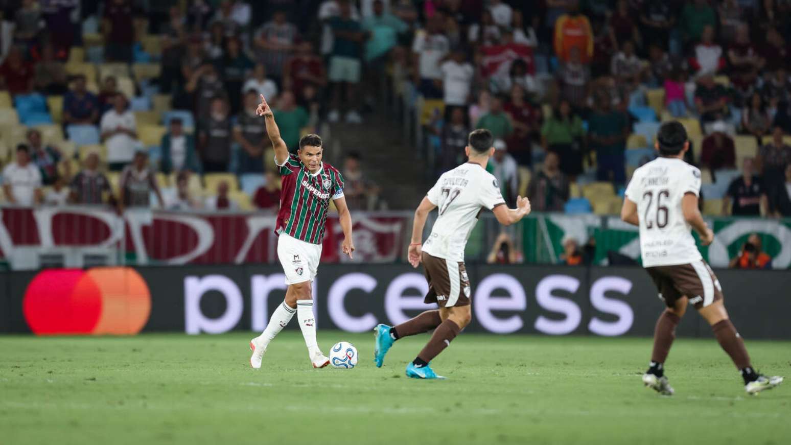 Thiago Silva comandou a defesa do Fluminense no primeiro jogo das quartas de final da Libertadores &ndash;