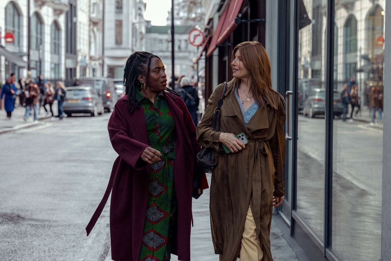 Sharlene Whyte e Sharon Horgan em Youth, nova série da HBO