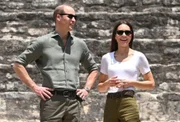Tom Cruise quebra protocolo e estende a mão para Kate Middleton em evento