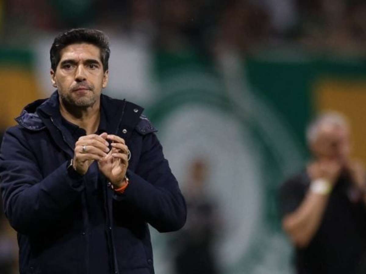 Família ajuda Abel a refletir após polêmica com torcida do Palmeiras