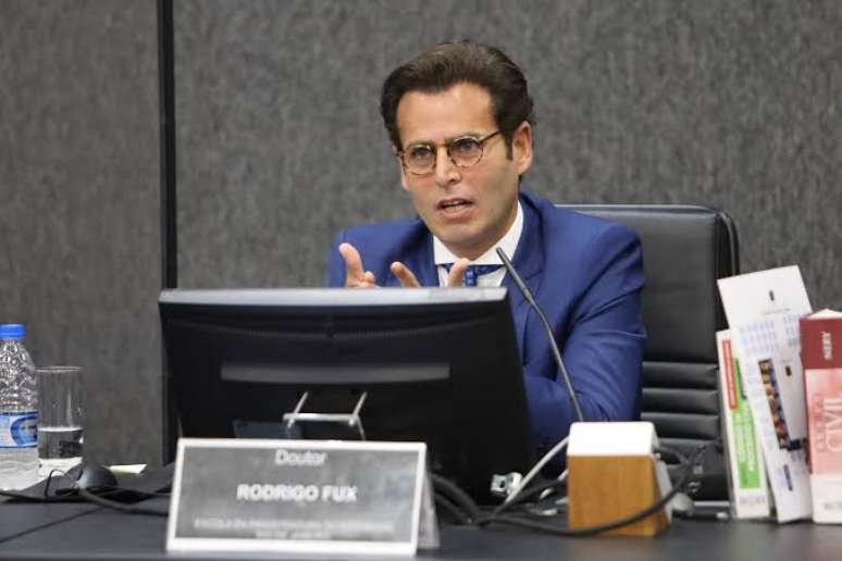 Filho de Fux ofereceu ‘tapete vermelho’ a Vorcaro e manteve relação próxima com banqueiro