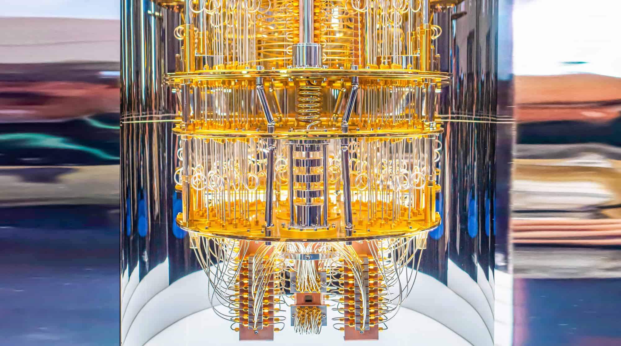Novo teste coloca computadores quânticos lado a lado e revela quanto falta para máquinas úteis no mundo real