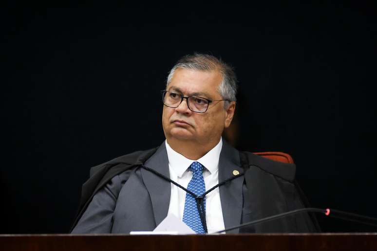 Dino pede a Fachin investigação sobre ligação entre Master e instituto fundado por André Mendonça