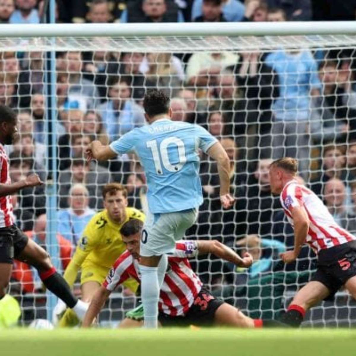 Em jogo eletrizante, City derrota o Sunderland e segue 100% na ponta