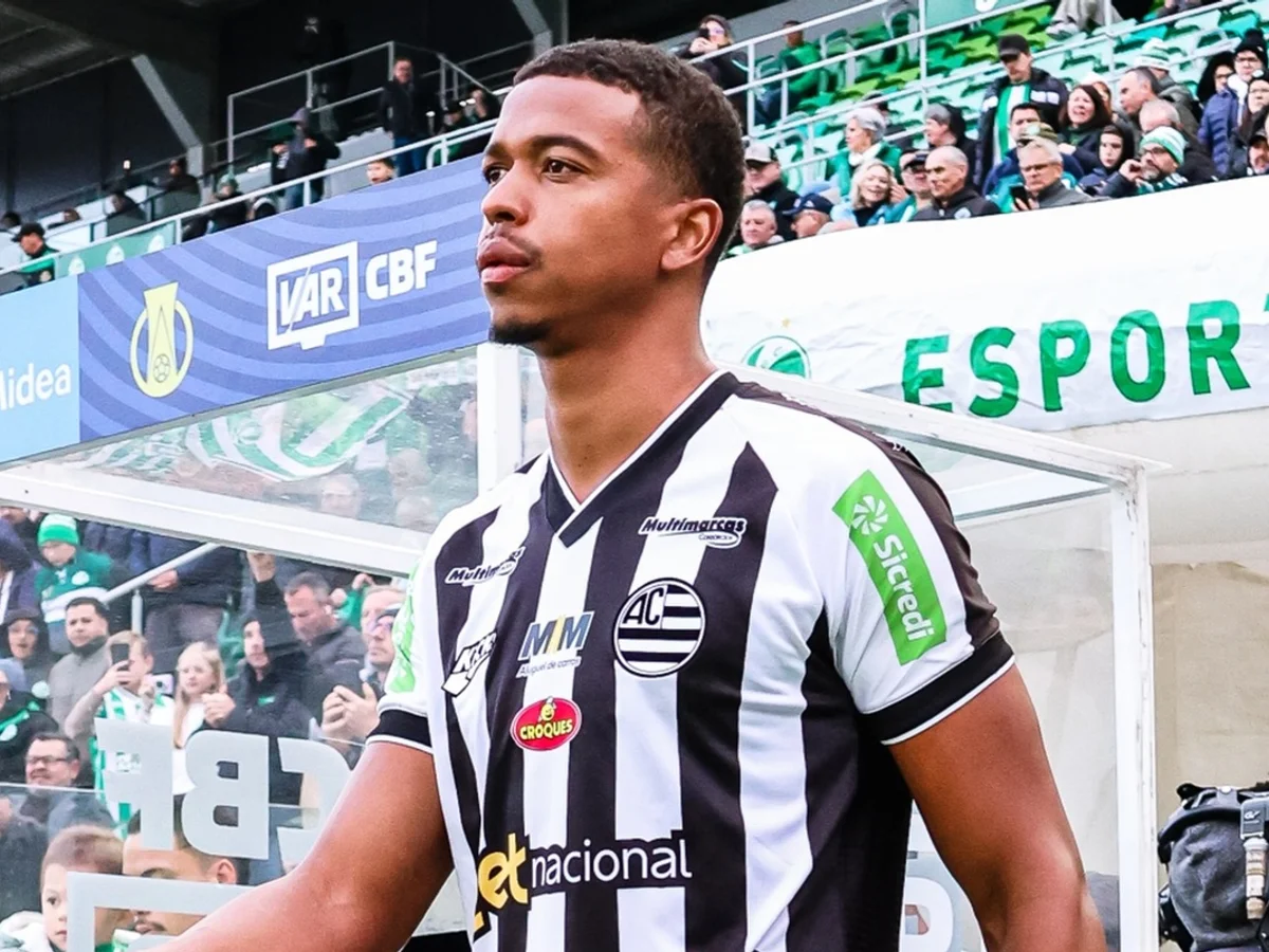 Carlinhos, emprestado ao Athletic, tem grave lesão após pancada na cabeça