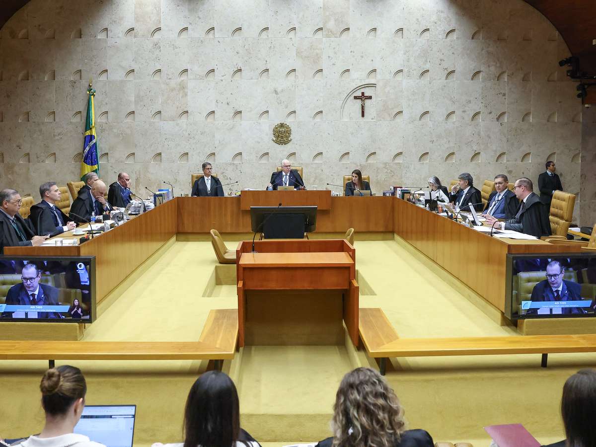 Em meio à crise, STF retoma sessão e decide em julgamento igualar licença maternidade de mães biológicas e adotivas