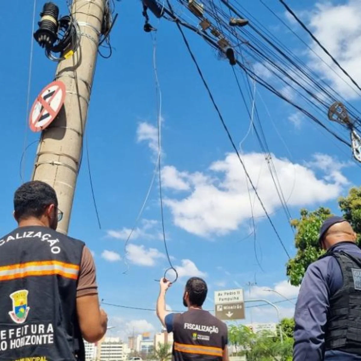 Prefeitura de BH faz mutirão contra fios soltos após quase 800 reclamações