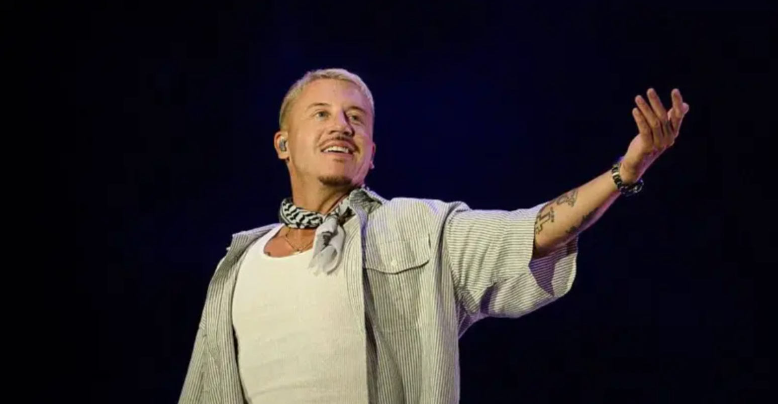 Um dos locais que também proibiu Macklemore de se apresentar foi o Raymond James Stadium, na Flórida