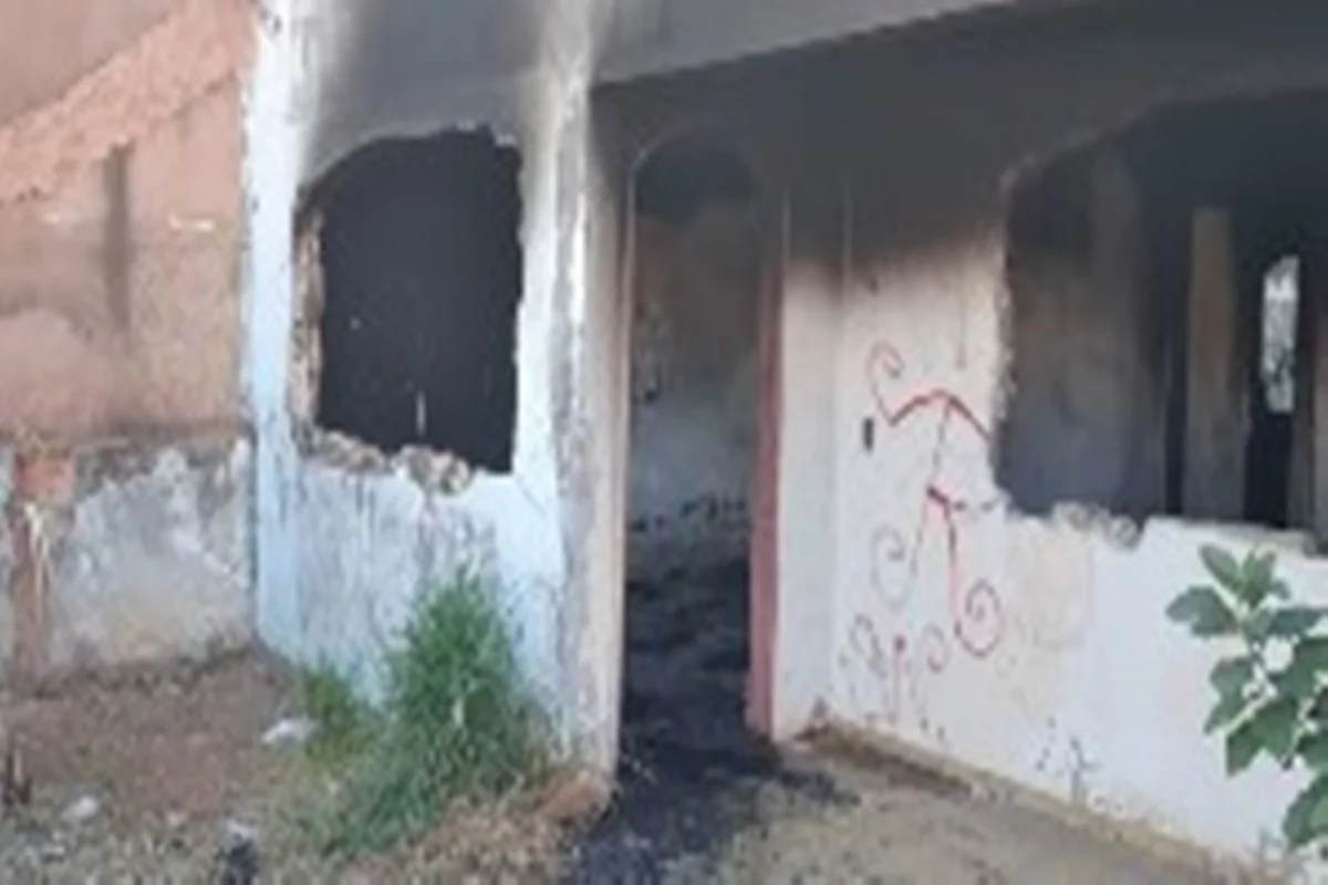 Corpo carbonizado encontrado em casa abandonada