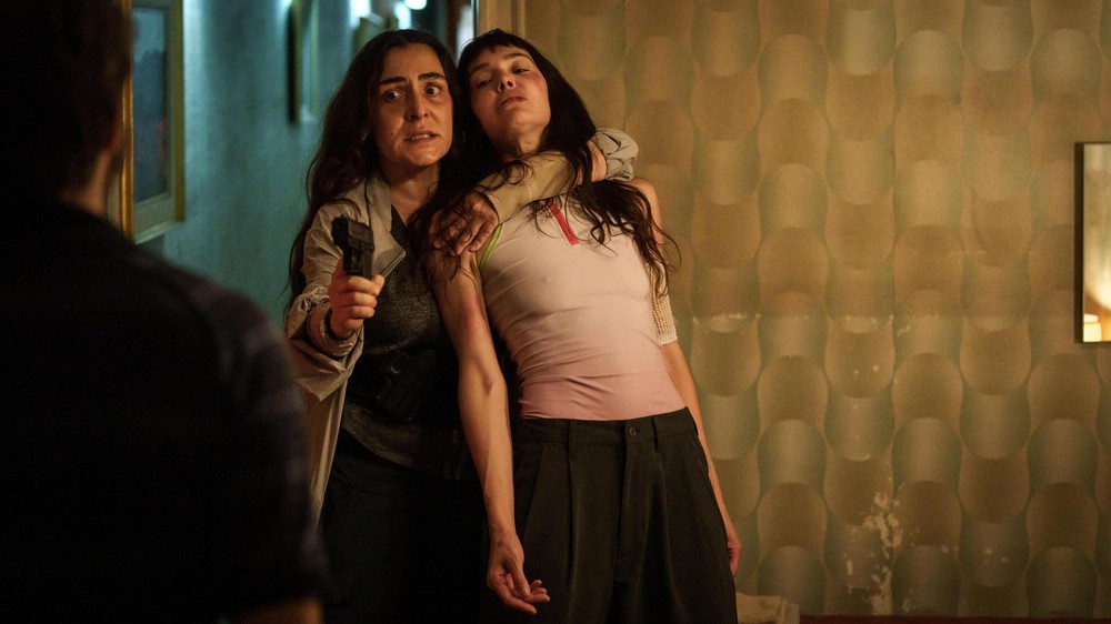 O final do filme A Desconhecida é repleto de reviravoltas intrigantes — Foto: Divulgação/Netflix