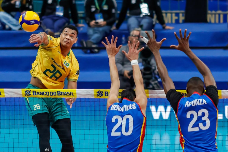 Brasil bate Colômbia e soma terceira vitória consecutiva no Sul-Americano Masculino de Vôlei