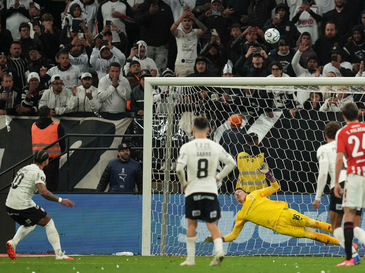 Memphis pede desculpas à torcida do Corinthians por pênalti perdido: ‘Estou de coração partido’