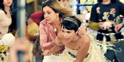 Grande propulsor de 'Avenida Brasil' em 2012, o duelo entre Carminha (Adriana Esteves) e Nina/Rita (Débora Falabella) não existirá na continuação da novela Foto: Divulgação/TV Globo