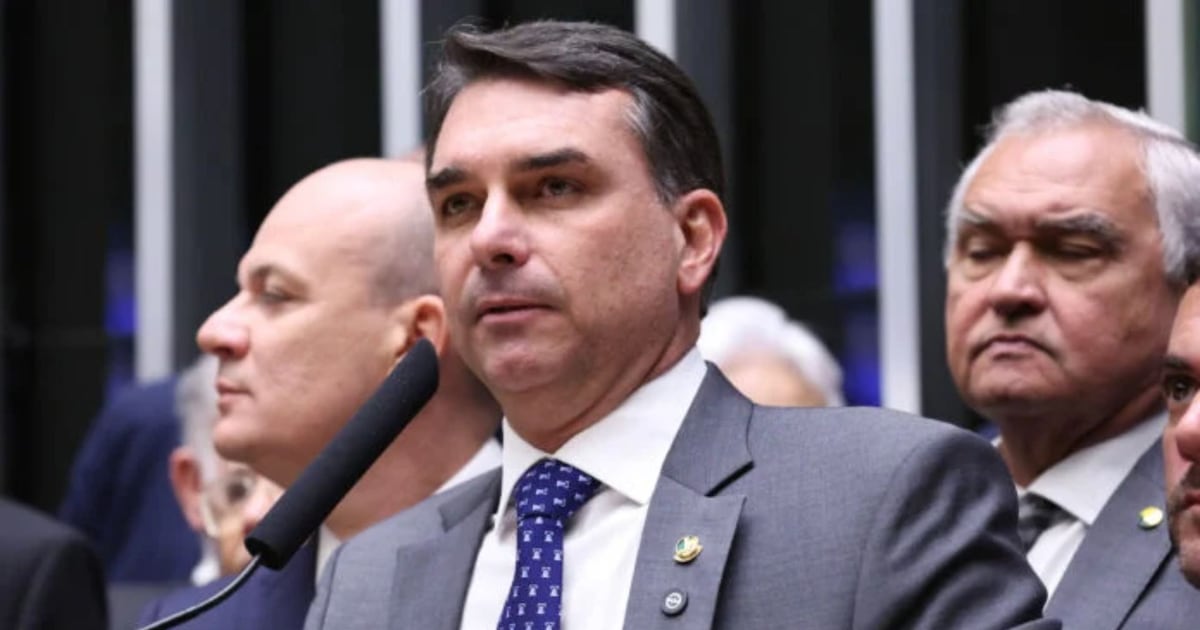 Flávio Bolsonaro é investigado por lavagem de dinheiro e corrupção pelo filme Dark Horse