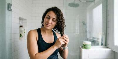 Nem todo ingrediente precisa penetrar profundamente para funcionar. Foto: Imagem gerada por inteligência artificial / Catraca Livre
