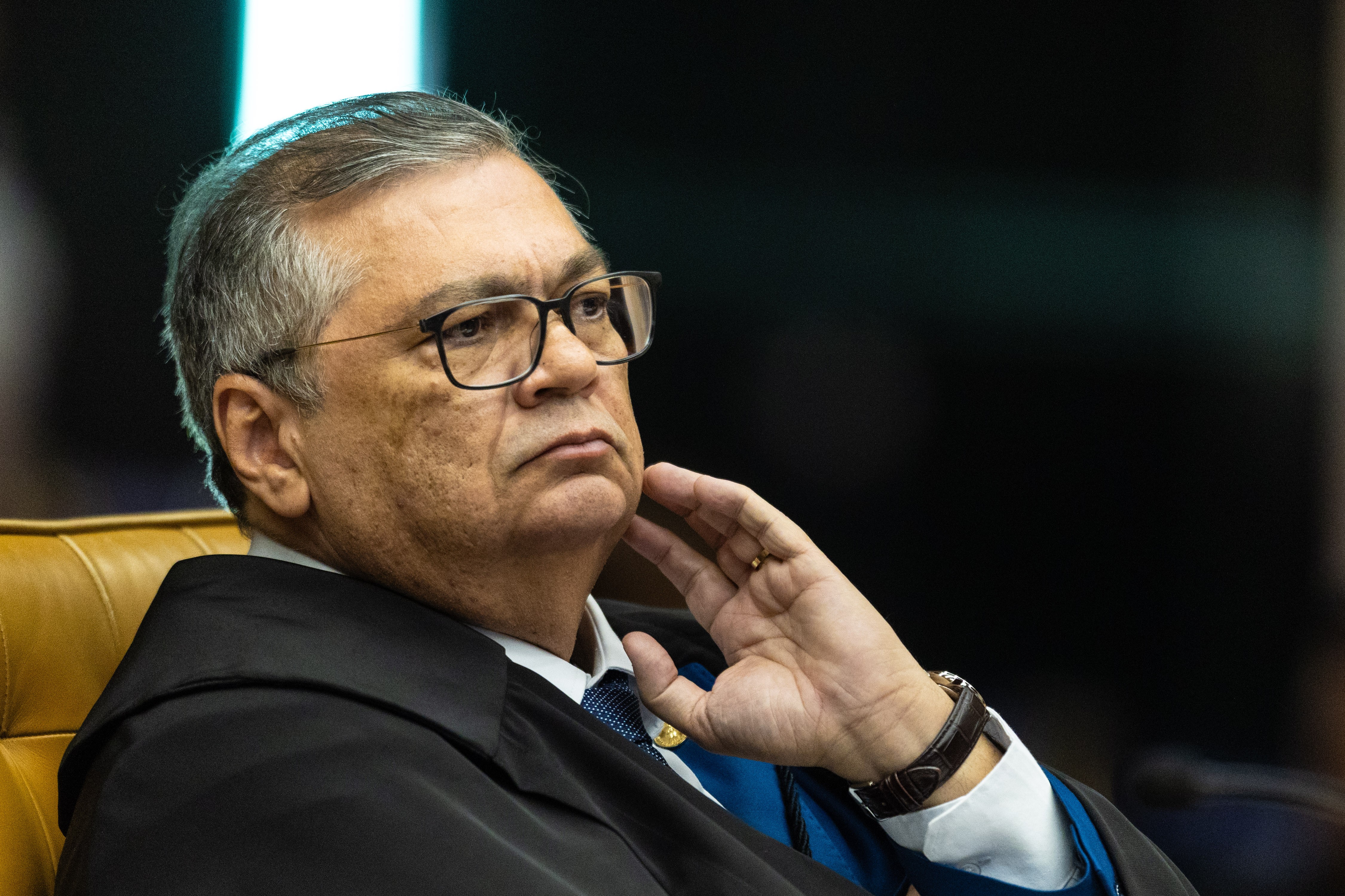 Flávio Dino proíbe produtora de Dark Horse de firmar contrato com o poder público
