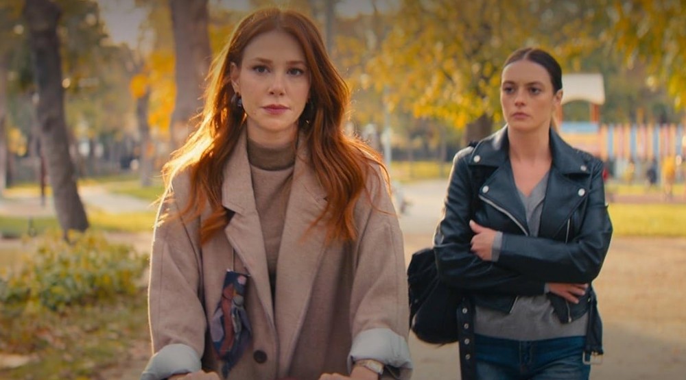 O elenco do suspense Conheço Você? é liderado pela atriz e cantora turca Elçin Sangu (Amor de Aluguel) — Foto: Divulgação/IMDb