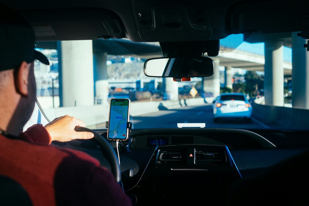 Quanto ganha um Uber por mês? Veja estimativas de 4, 6 e 8 horas de trabalho — Foto: Reprodução/Unsplash/Paul Hanaoka
