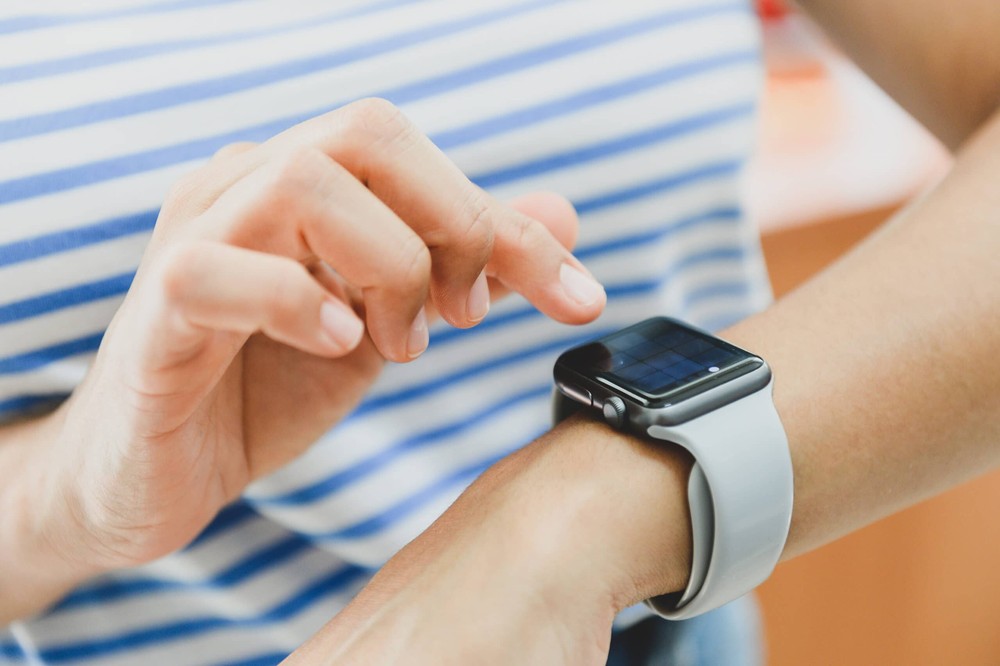 Modelos de Apple Watch reúnem diferentes níveis de recursos para saúde, exercícios, conectividade e uso no dia a dia — Foto: Reprodução/Shutterstock
