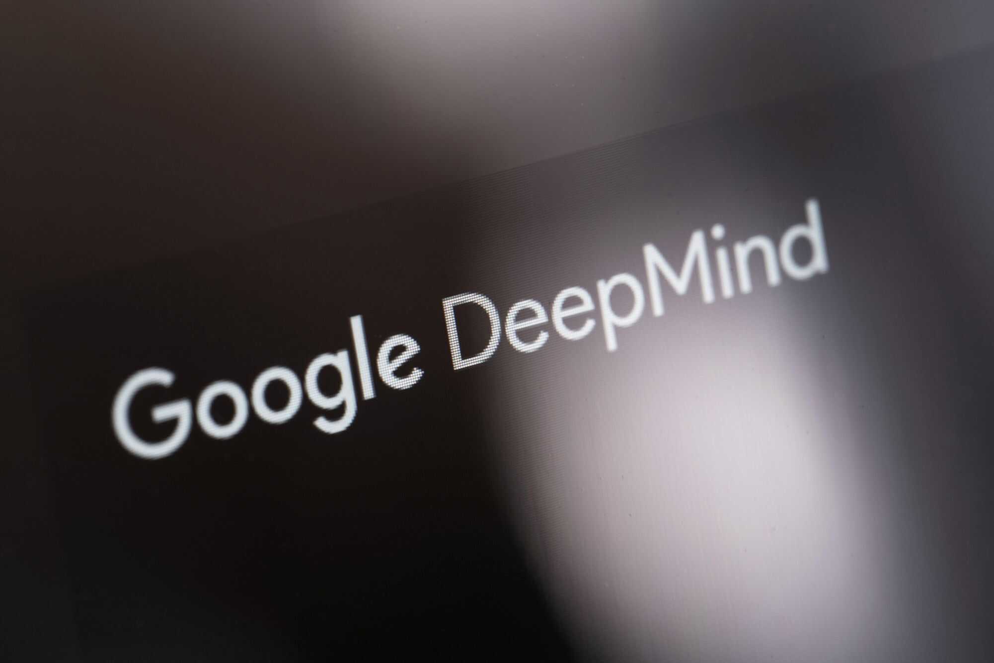 Imagem da matéria: Ex-pesquisadores da Google DeepMind criam startup de inteligência artificial avaliada em R$ 19,1 bilhões