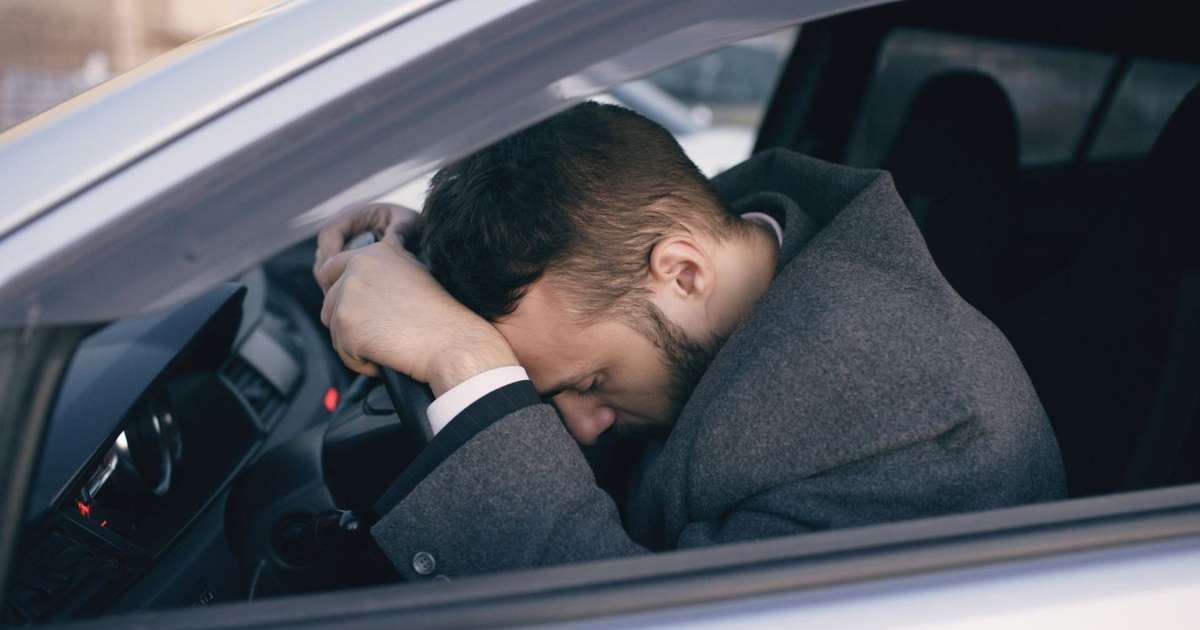 Carro elétrico causa enjoo? Entenda por que alguns passageiros podem passar mal