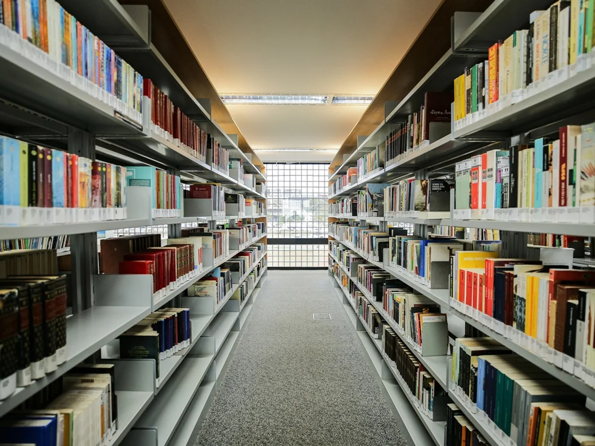 Biblioteca Nacional de Brasília convoca leitores a devolver 6 mil livros