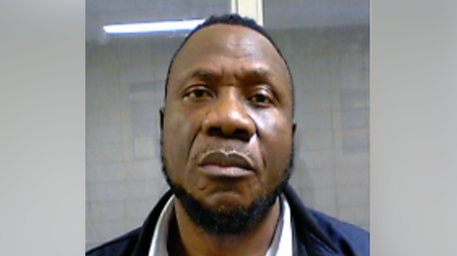 A ICE deporta ex-combatante liberiano acusado de tortura e recrutamento de crianças-soldado