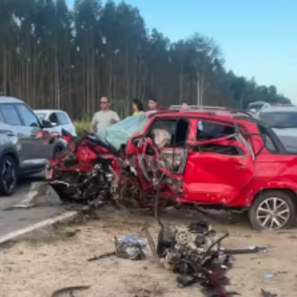 Acidente entre vários carros deixa 4 mortos e 7 feridos na Bahia